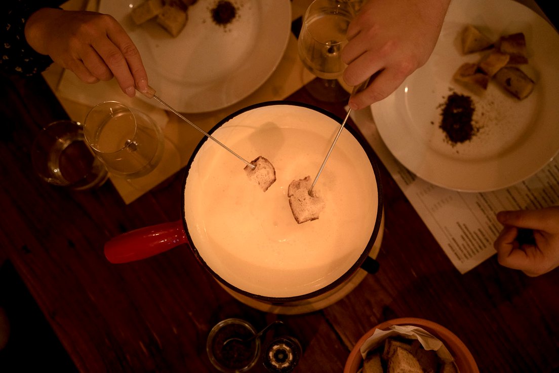 Käsefondue im Caquelon