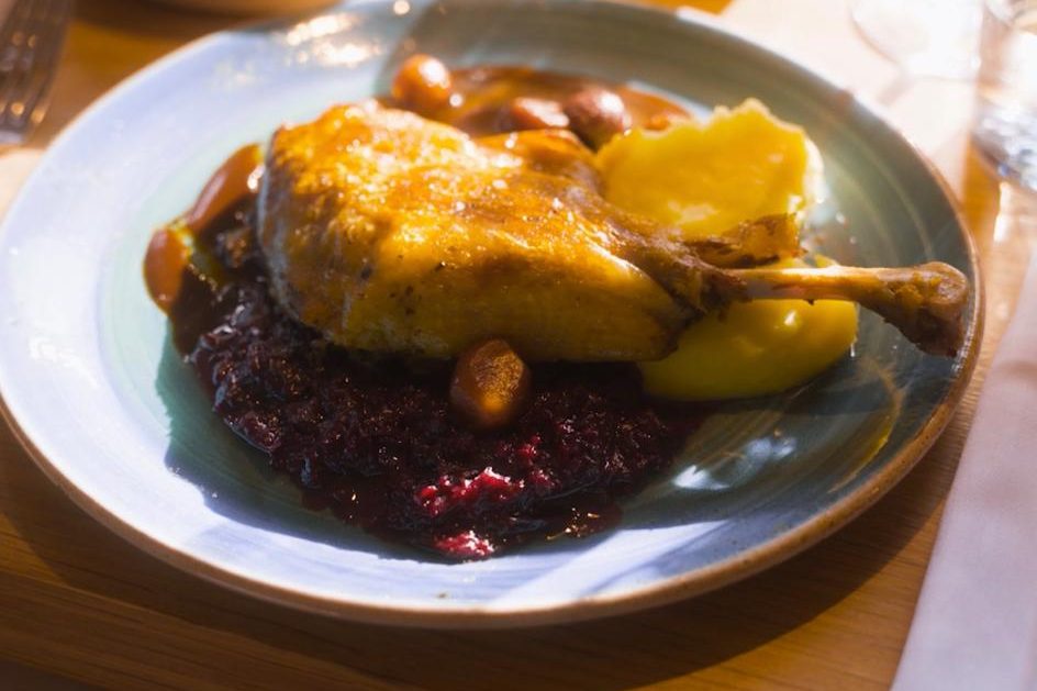 Winterliches Gericht mit Rotkraut aus der Krone Inzlingen